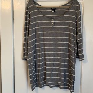 Torrid 3/4 Sleeve Grey & White Stripped Tee - 3X